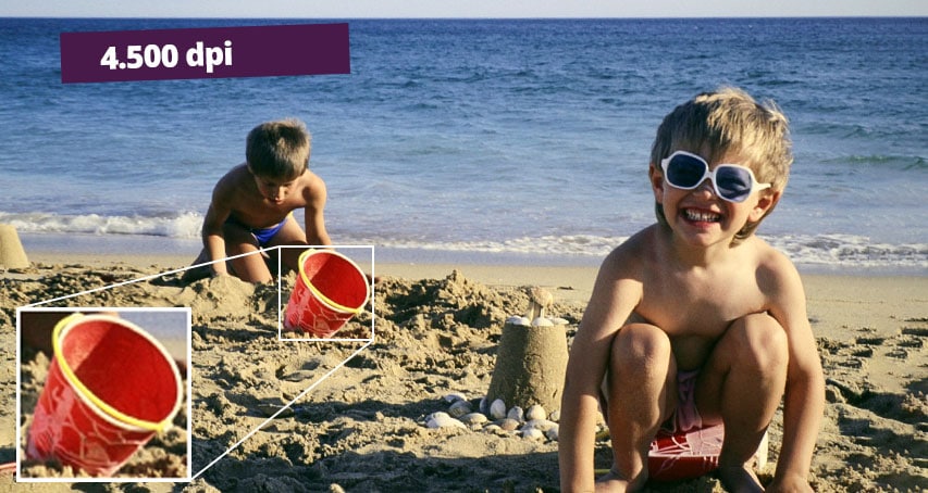 Diascan van kinderen aan het strand in Premium Plus-kwaliteit